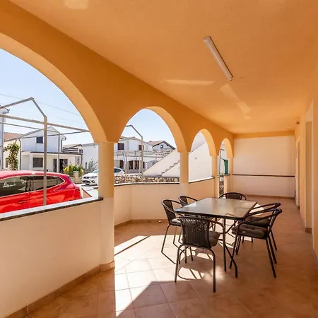 Appartamento Hasnek *