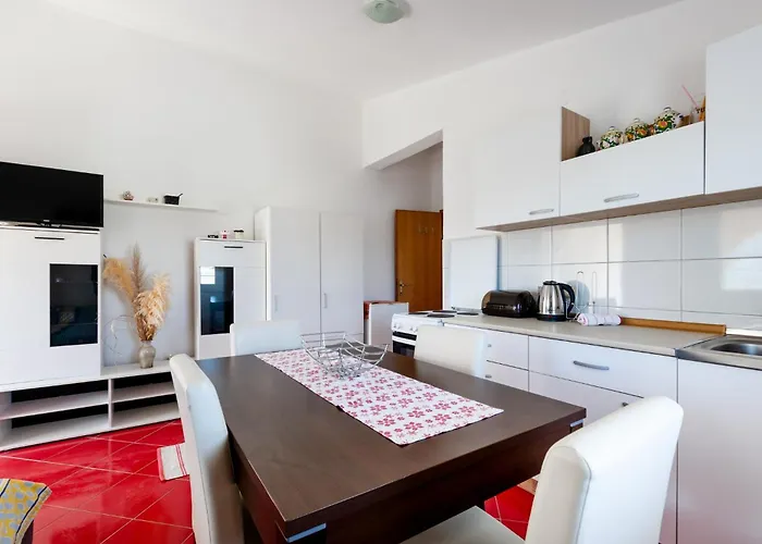 Hasnek Apartment Vir