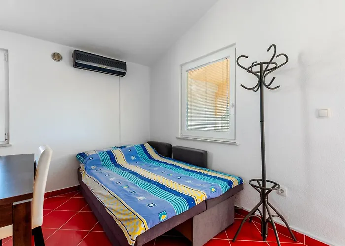 Hasnek Apartment Vir