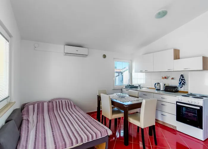 Hasnek Apartment Vir