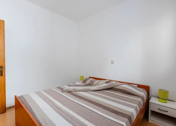 Hasnek Apartment Vir